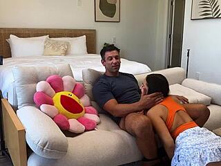 Richard y Hailey pillados en cornuda, Max y Huney follan también