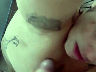 يا إلهي، غرقت في السائل في الدش