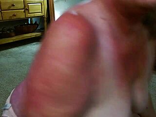 Dawnskye1962 rózsaszín bugyiban vonul, kész a gömbölyű érett orgazmusra?