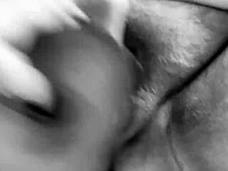 watch this phat pussy squirt?