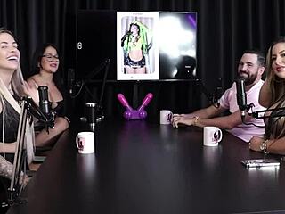 Juli Figueir� Matches Felipe Larrossa On Tinder