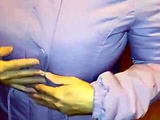 Madrastra Seduces with Street Blowjob in Taboo Twist