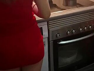 Mejor follada en la cocina con mi madrastra en lencería caliente