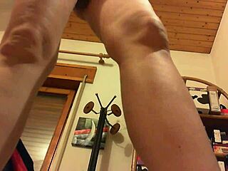 hey, ur lil 18+ wanna play with ya creamy sperm in ma pussy n ass!