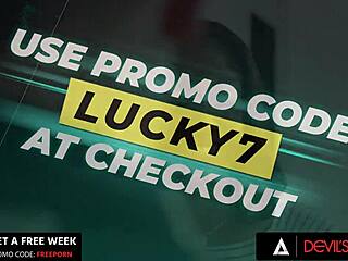 ¿Has probado un trío salvaje con la pareja loca del vecindario? Acción en cabina de gloryhole te espera