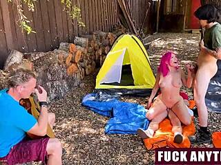 why freeuse the hot chick?