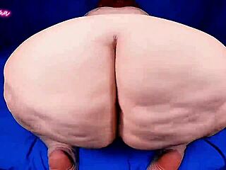 Shaking And Spreading All That Fat Loose Booty Mama Wants To Pussy Fart On Your Dick