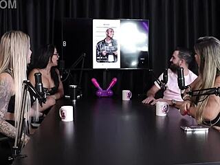 Juli Figueir� Matches Felipe Larrossa On Tinder