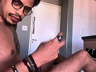 فم مبلل خلاه يقذف مرتين مع qrozne