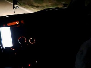 Подруга на сексуальных каблуках трахается с незнакомцем на улице, их дикий секс в машине — чистая измена