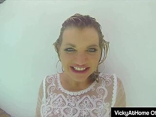 火辣Vicky Vette最爱玩具震动钻屄