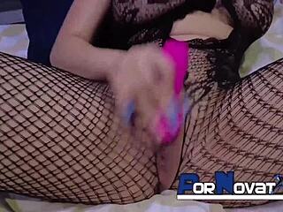 Luis Garay otelde MILF Giselle'i deliyor.