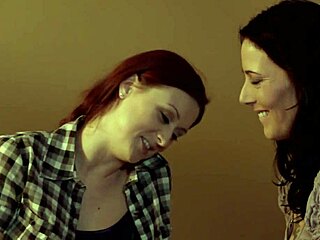 Карли Монтана и Зои Холовеј показују лезбејске вештине љубави!