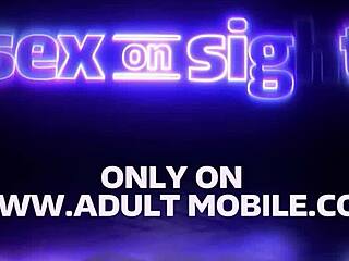 性感亚洲美女狂舔光滑阴部