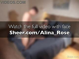 בעל תופס אישה מזדיינת בחדר השינה במצלמה, אופס