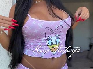 裸体邻居等着你 加入她的粉丝俱乐部？