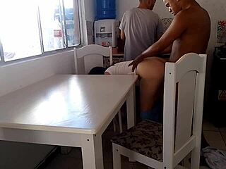 ฉันดูเมียเย็ดควยดำใหญ่ในครัว