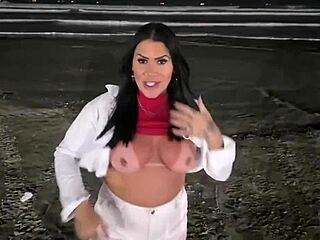 fomos ata a praia atrás de putaria e encontramos uma cadeira do salva vidas não resisti e tive que provar a adrenalina