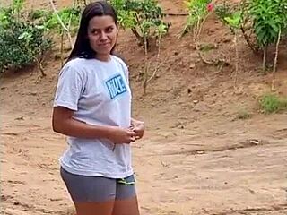 i'm a delicious brunette teasing my audience with oral