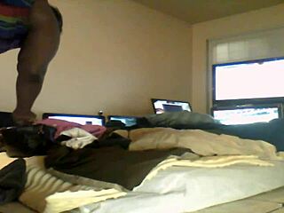 hot black milf shows thick pussy 😍