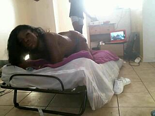 hot black milf shows thick pussy 😍