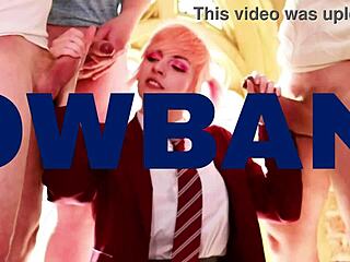 18-årig brittisk rödhårig sväljer sperma på college