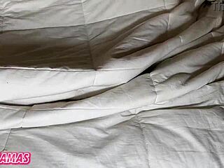 Milf safada trepando com dois amantes e o marido corno