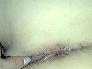 نيك ميلف لاتينية شابة 18+ بمؤخرة كبيرة في وضع الكلب باستخدام واقي مطبوع