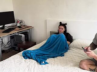 大奶游戏妹角色扮演舔继兄骚逼狂操颜射