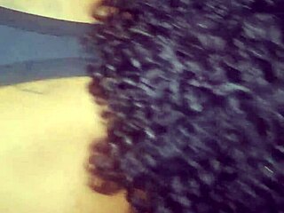 Kurva tu bohyni v uličce s velkým zadkem!