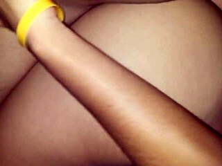 嘿，今晚想和我一起干我的委内瑞拉老婆吗？