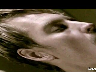 사라 폴슨과 린지 펄시퍼가 아메리칸 호러 스토리 2011-2016 뜨겁게 달궈