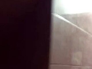 Apa lagi hot dari gadis Indonesia 18+ mandi live di webcam?