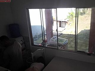 绿帽老公洗碗老婆被黑人大屌狂干