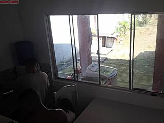 绿帽老公洗碗老婆被黑人大屌狂干