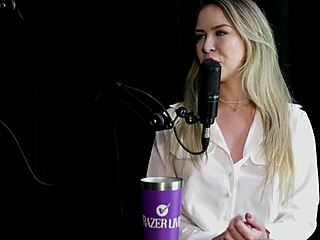 she's doing wild anal sex with a vibrator for solo squirts! 🔥