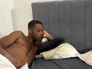 Trio Interracial A Joven Turista Desorientada Con El Coño Peludo Ellie Shou Darrell Deeps