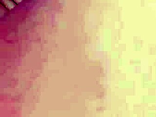 Musa ardiente muestra su cuerpo sexy en exhibición caliente.