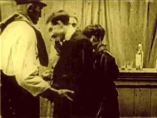 Dark Lantern Entertainment가 빈티지 스타일로 멋지게 보이는 할머니 선보여 야동