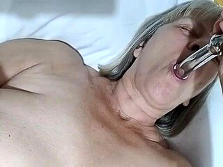 Suri rumah muncrat rasa air kencing sendiri