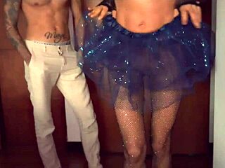 teniendo sexo duro con una linda bailarina latina