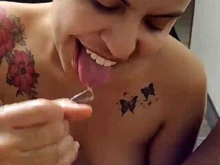 Alix Avery is a cute dick sucking pro 😍