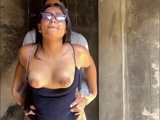 offering cash to venezuelan for public fun outdoors