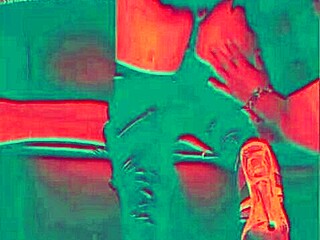 我让陌生人吸我的大屁股，穿着皮衣