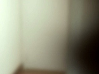 วิดีโอซ่อนกล้องบ้านจริงของพนักงานส่งพิซซ่า Karina และ Lucas