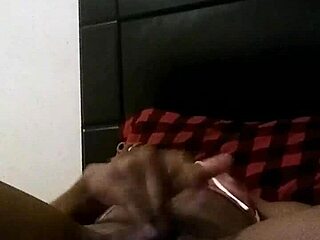 你在看我自慰到喷水吗？