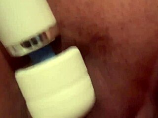 big pussy lips get wet and swollen