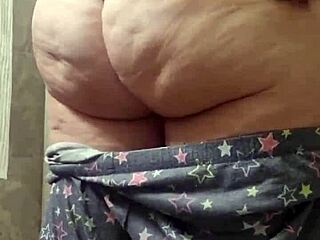 Loris'in kalın kalçalı amı sıkışıyor, beni deli ediyor, bakmaktan alamıyorum kendimi