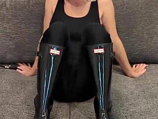 Black Bodysuit Pairs Perfectly With Hunter Boots 😍