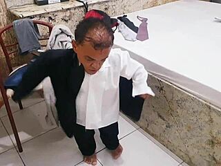 brazilian paty bumbum’s honeymoon anal with famous dwarf zezinho teves!